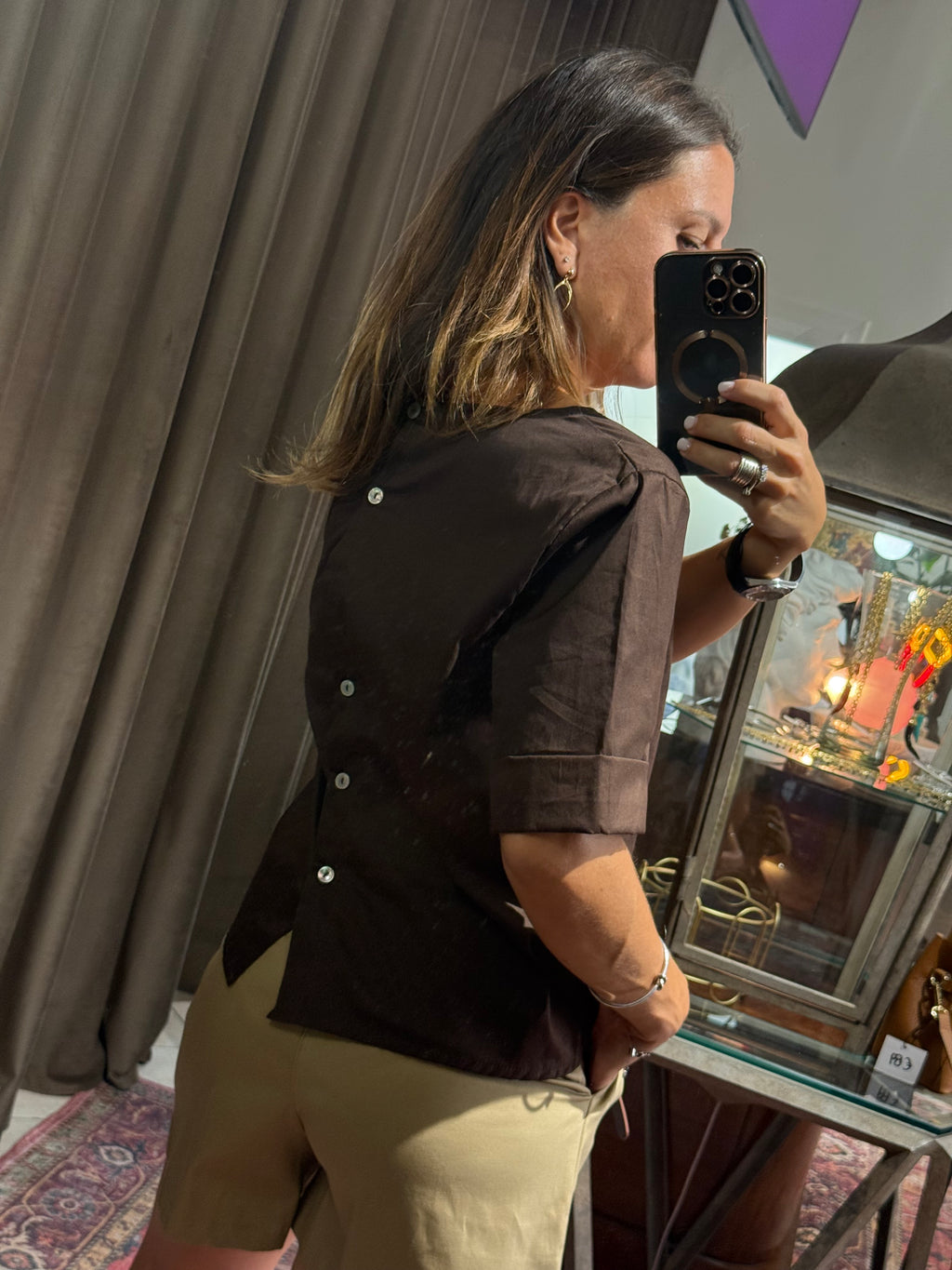 BLUSA BOTTONI DIETRO