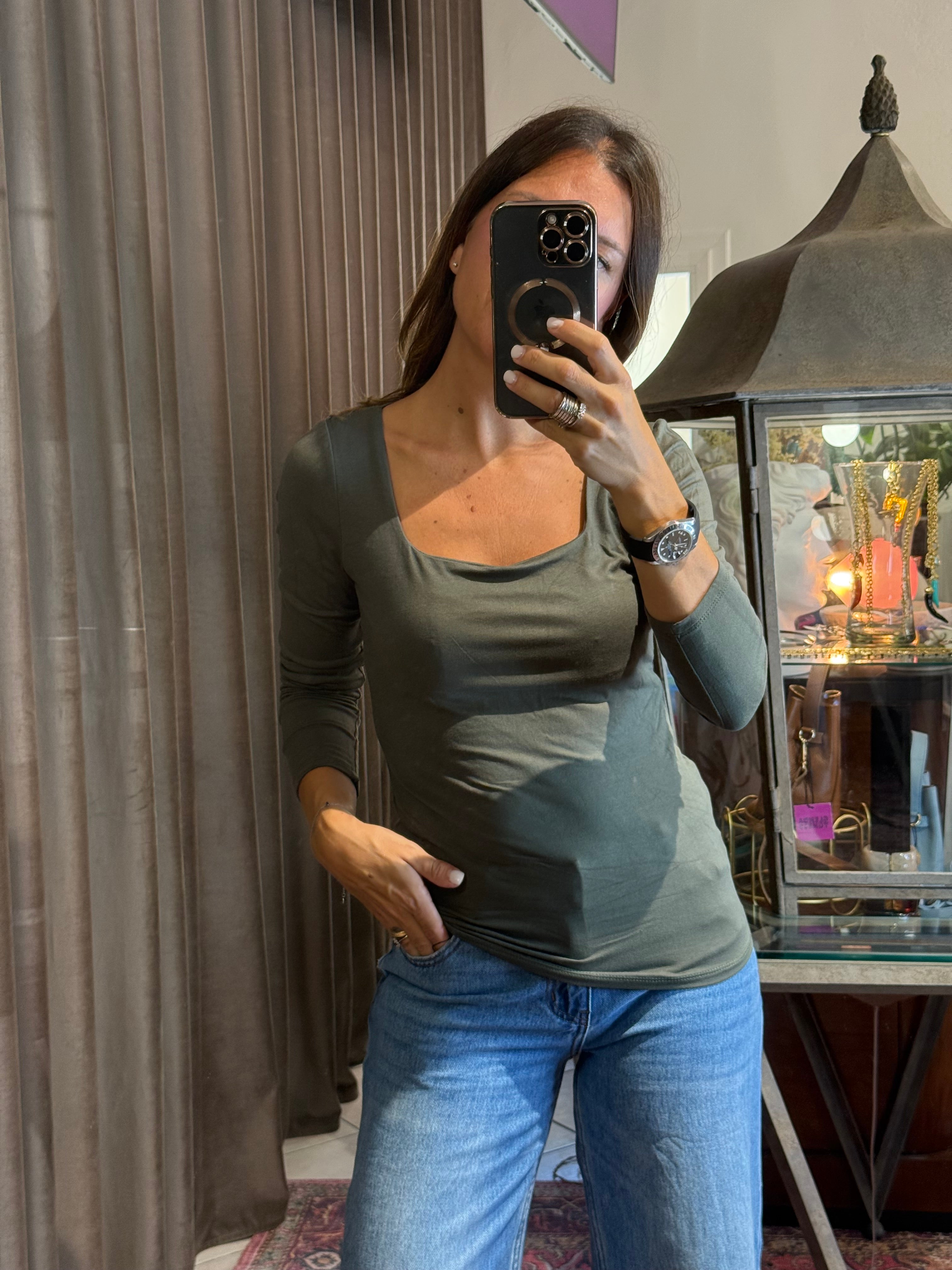 MAGLIA SCOLLO QUADRATO